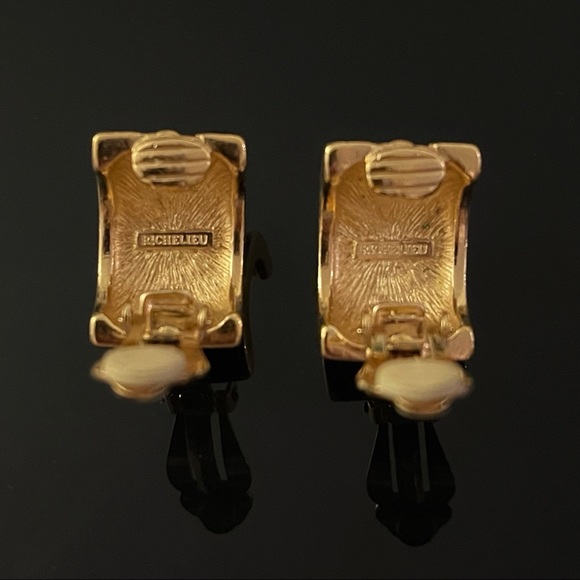 ✨Stunning Vintage Signed Richelieu Clip On Ears - Picture 3 of 3